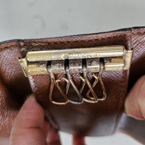 Louis Vuitton Monogram 4 Key Case Holder - Picture 5 of 10